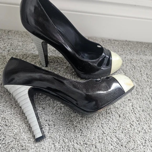 Pre loved authentic Chanel pumps - Picture 14 of 15